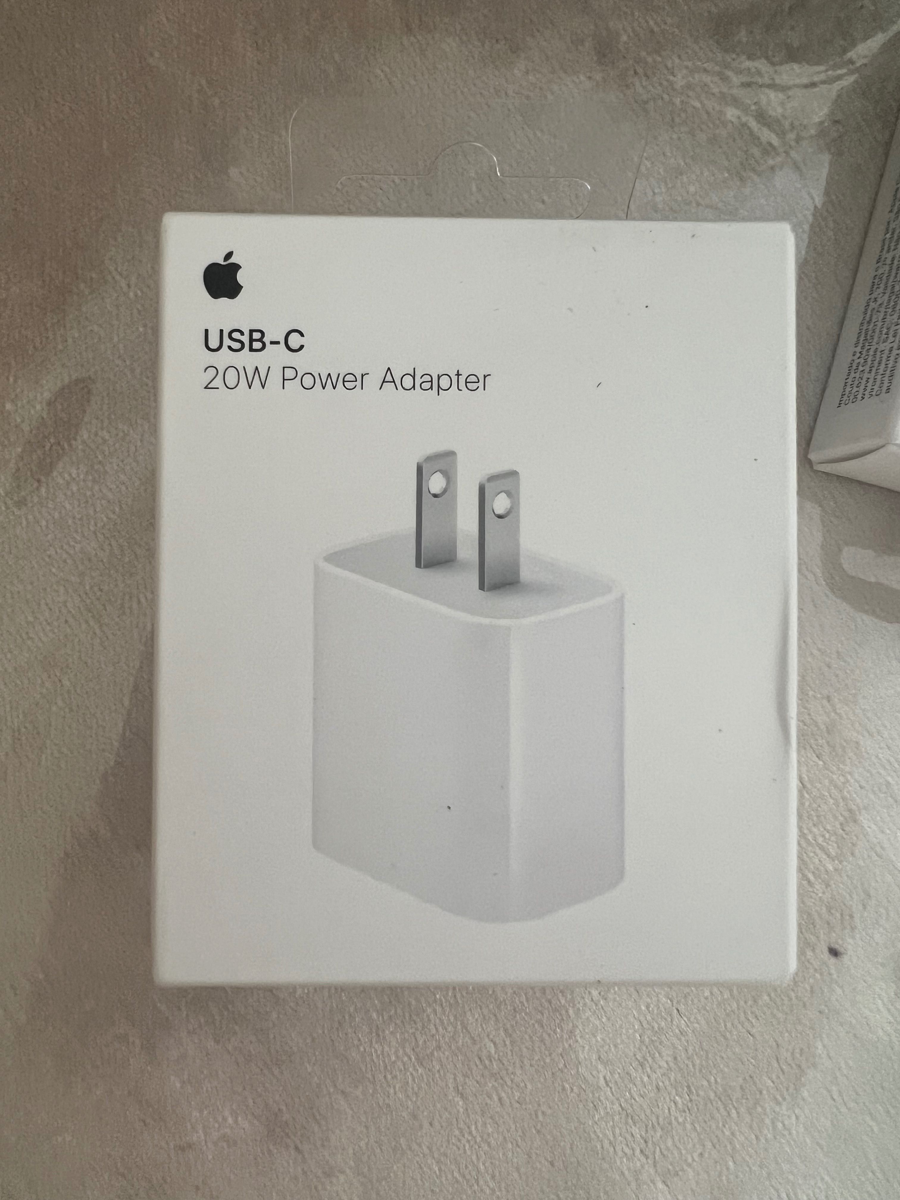 Apple adapter 20w USB-C fast charger 
Кабель Usb-C (1m) оригинал