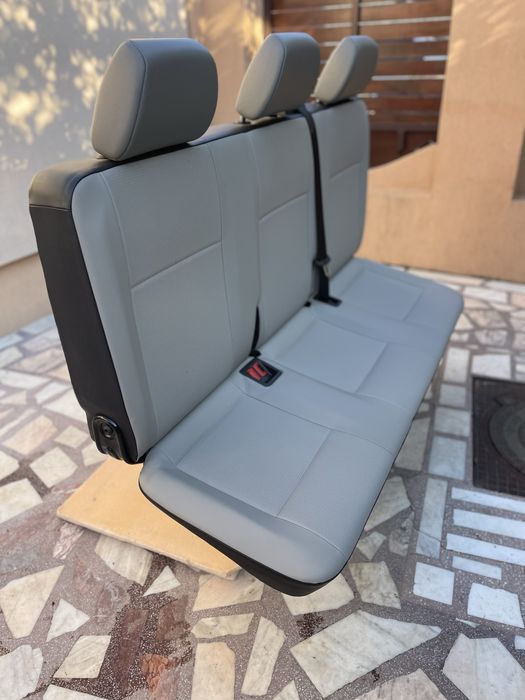 Bancheta 3 Locuri VW Caravelle Transportet T5 Tapiteria este din piele