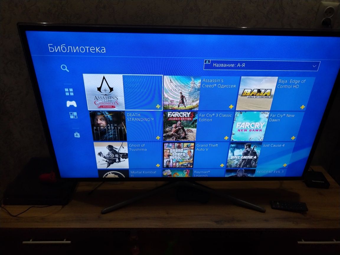 Продам Sony PlayStation 4