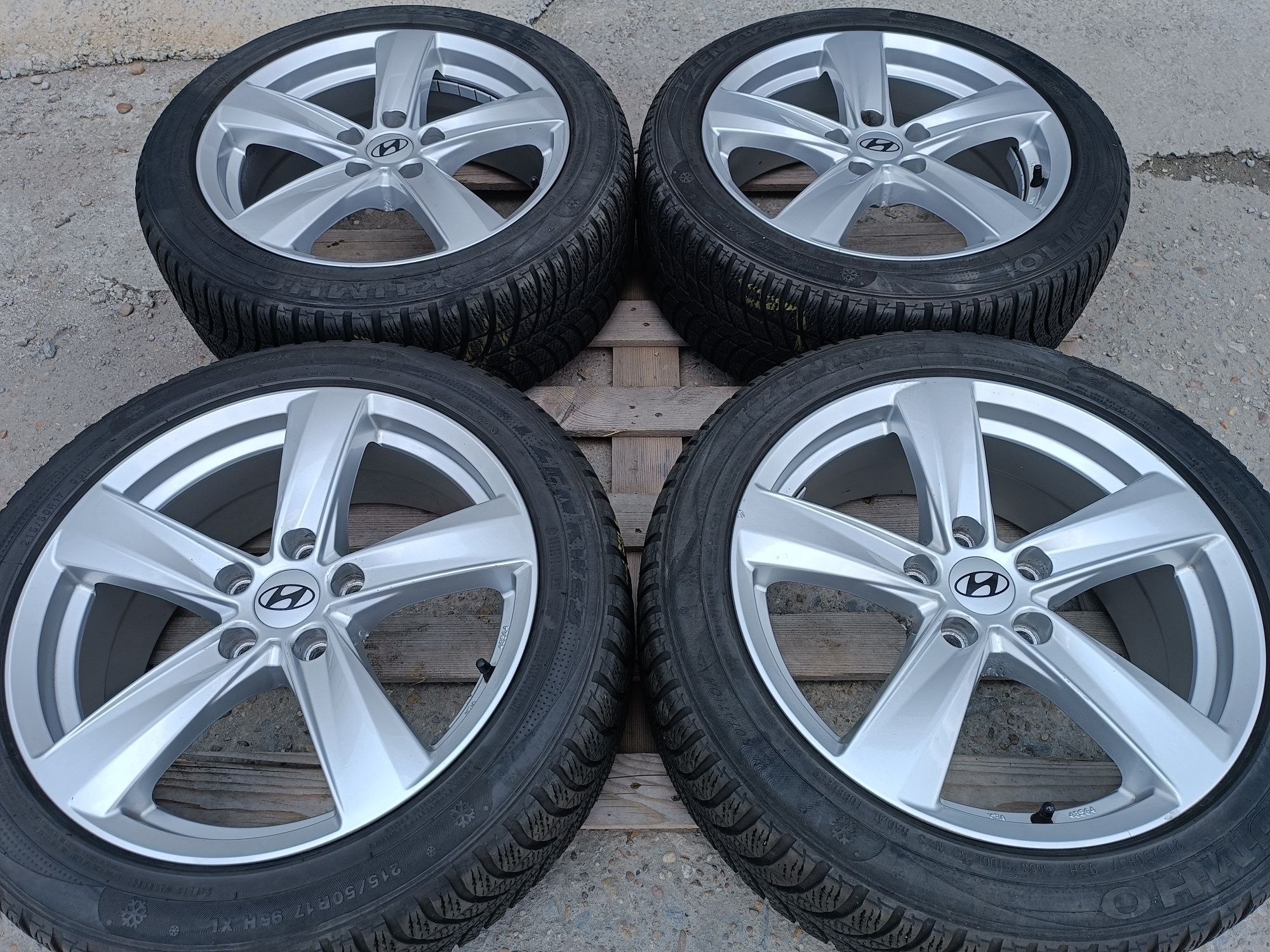 Лети джанти 17ки 5х114.3 Hyundai + зимни гуми 215/50/17 Kumho