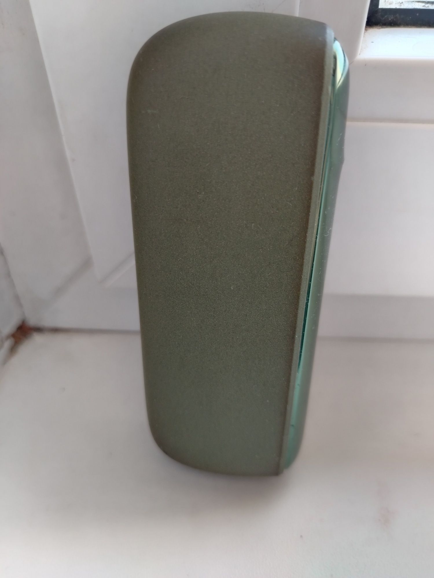 Aparat Iqos iluma one.