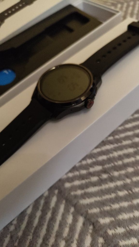Продавам смарт часовник Ticwatch Pro 5