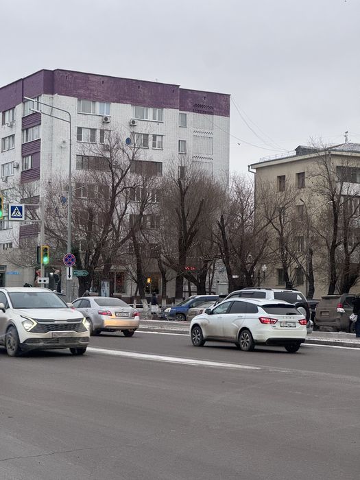 Сдам 3 комн. кв в районе Достык- молла