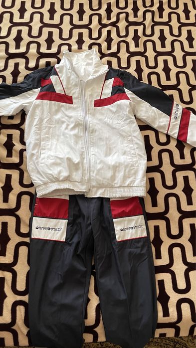 Продам спортивный костюм