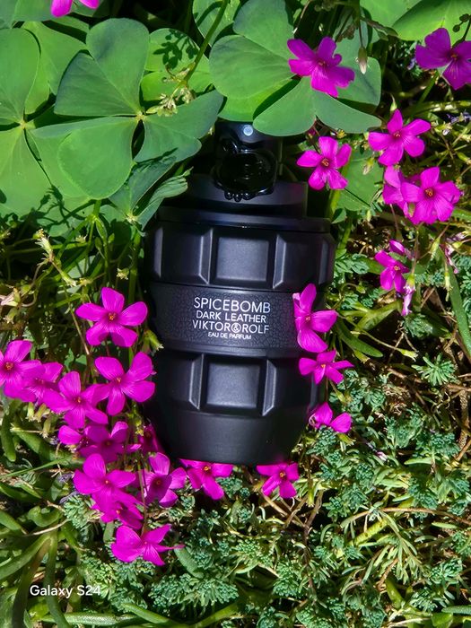 Viktor & Rolf Spicebomp Dark Leather 

Spicebomb Dark Leather