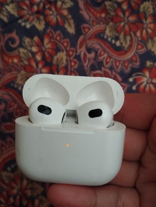 Air pods bluetoohli naushnil