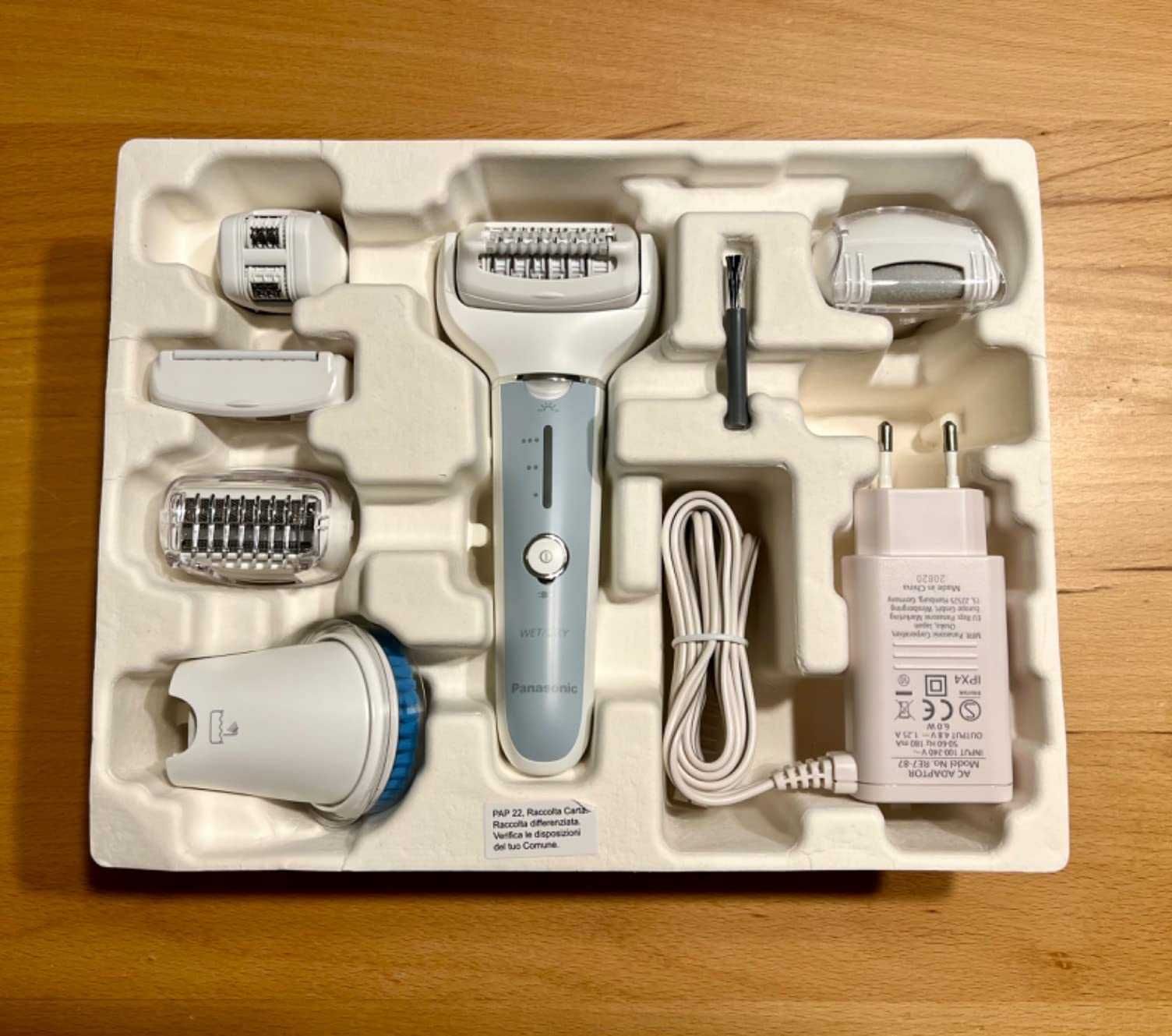 Epilator PANASONIC 60 pensete 3 viteze 8 accesorii Wet&Dry acumulator