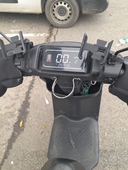 Vând scuter electric