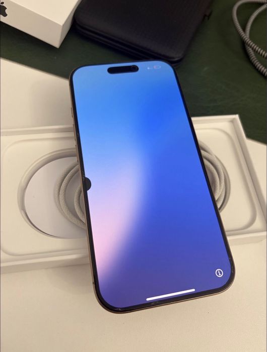 IPhone 16 pro gold