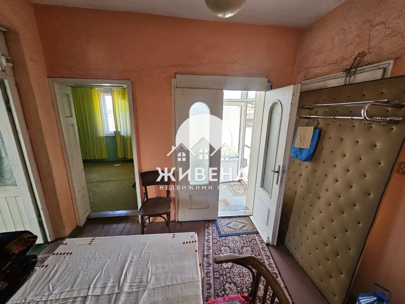 Къща в гр.Каспичан, площ 350 кв.м