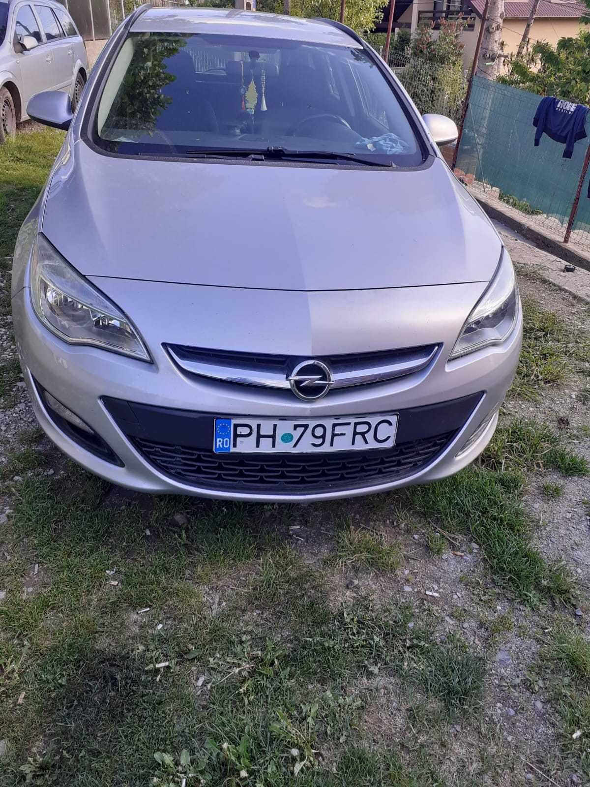 Opel Astra J Sports Tourer 2013