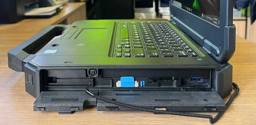 DELL LATITUDE RUGGED 7424. Core i5 8350U -1.7/3.6 GHZ. 16/256 GB