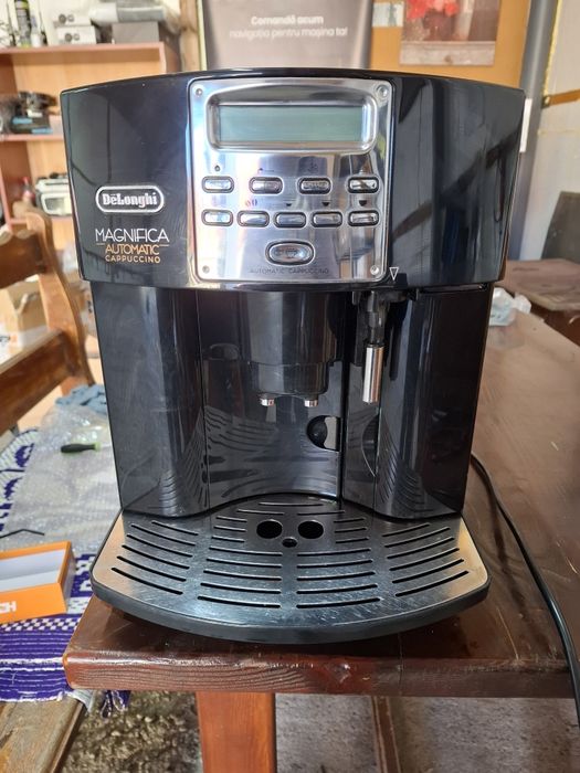 Aparat cafea Delonghi Magnifica Automatic Cappuccino