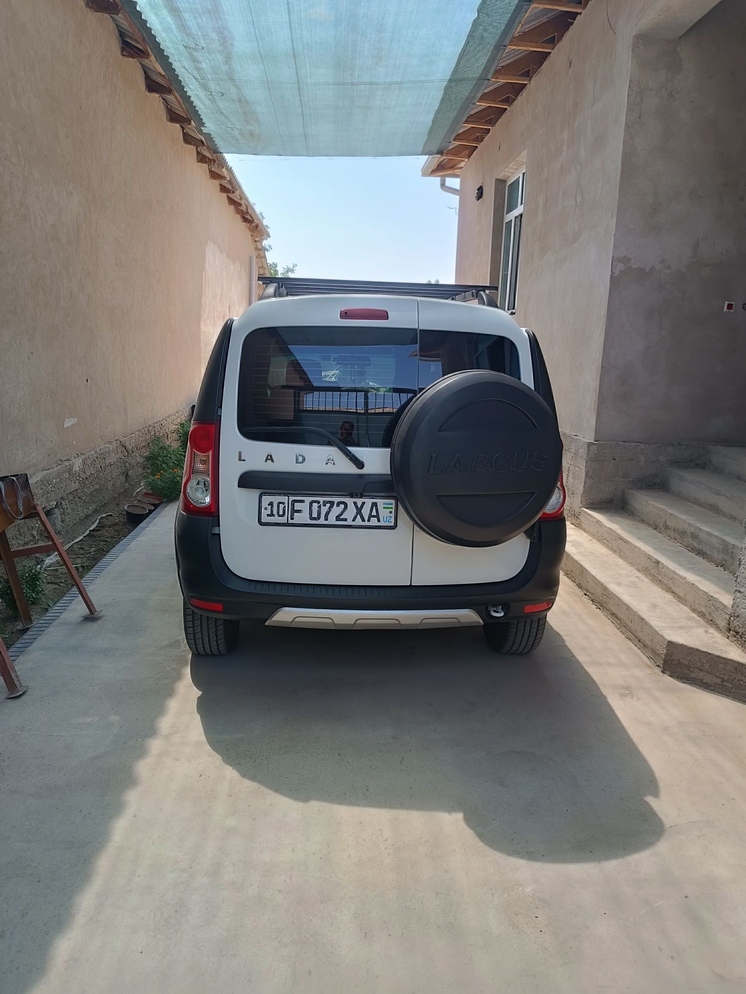 Lada largus cross