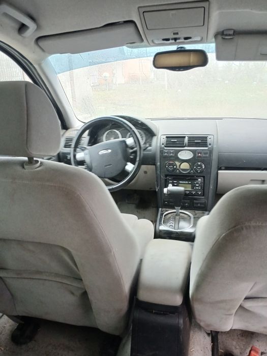 Vând sau dezmembrez