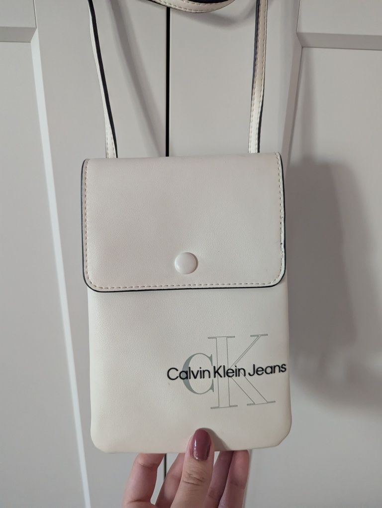 Малки чанти Calvin Klein, Parfois