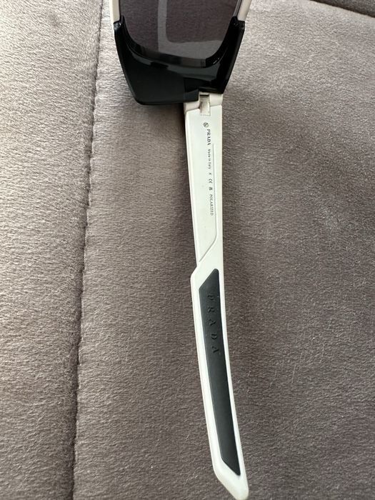 Vand ochelari de soare PRADA