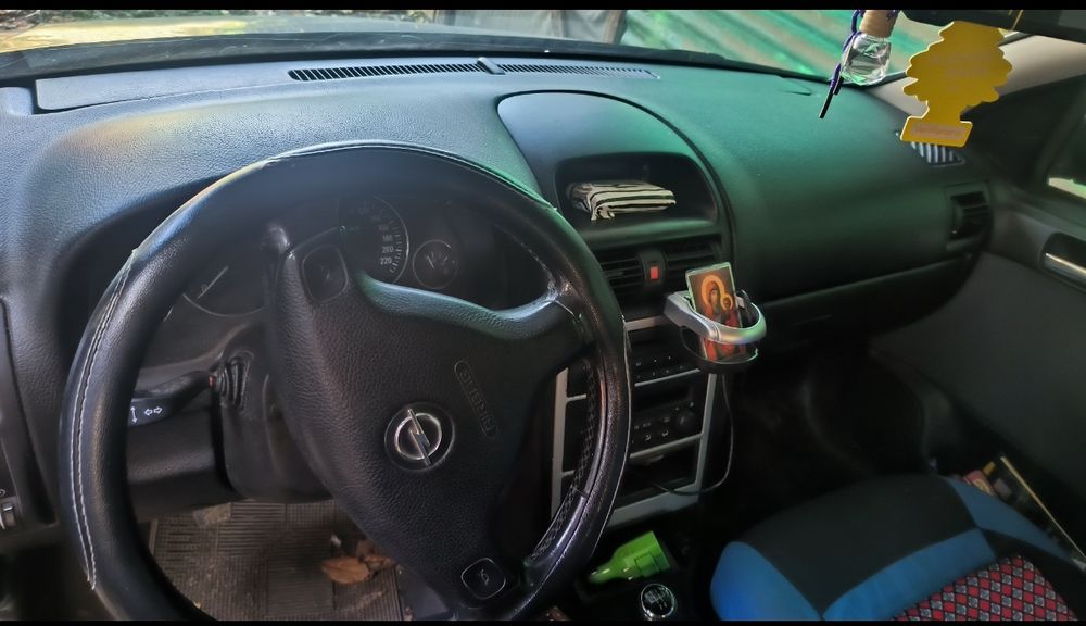 Opel Astra 1.6i - 10.2023