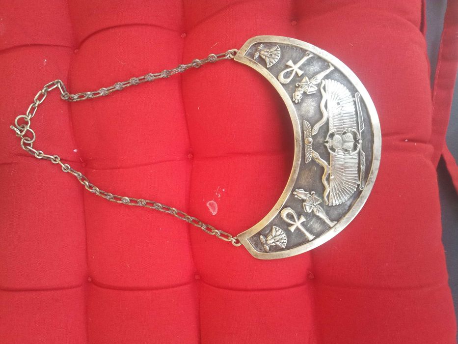 set argint model deosebit daca se poarta atrage privirile