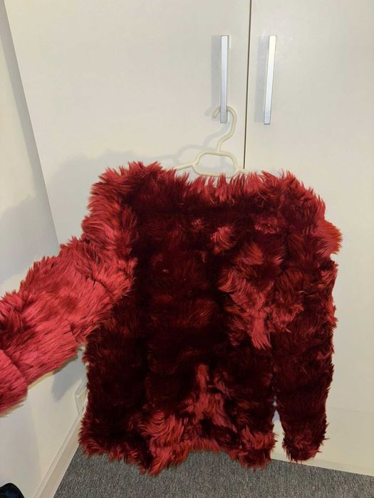 Vând lot haine – vestă blană roșie M, geacă bărbați M, sacou damă M
