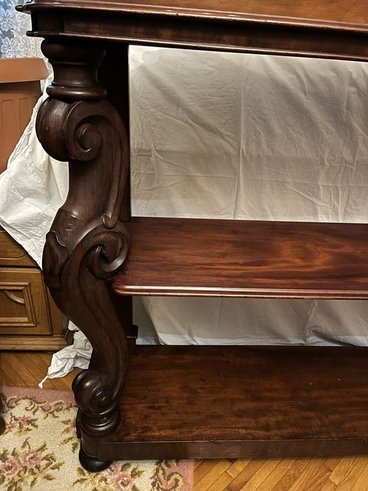 Etajera victoriana din mahon