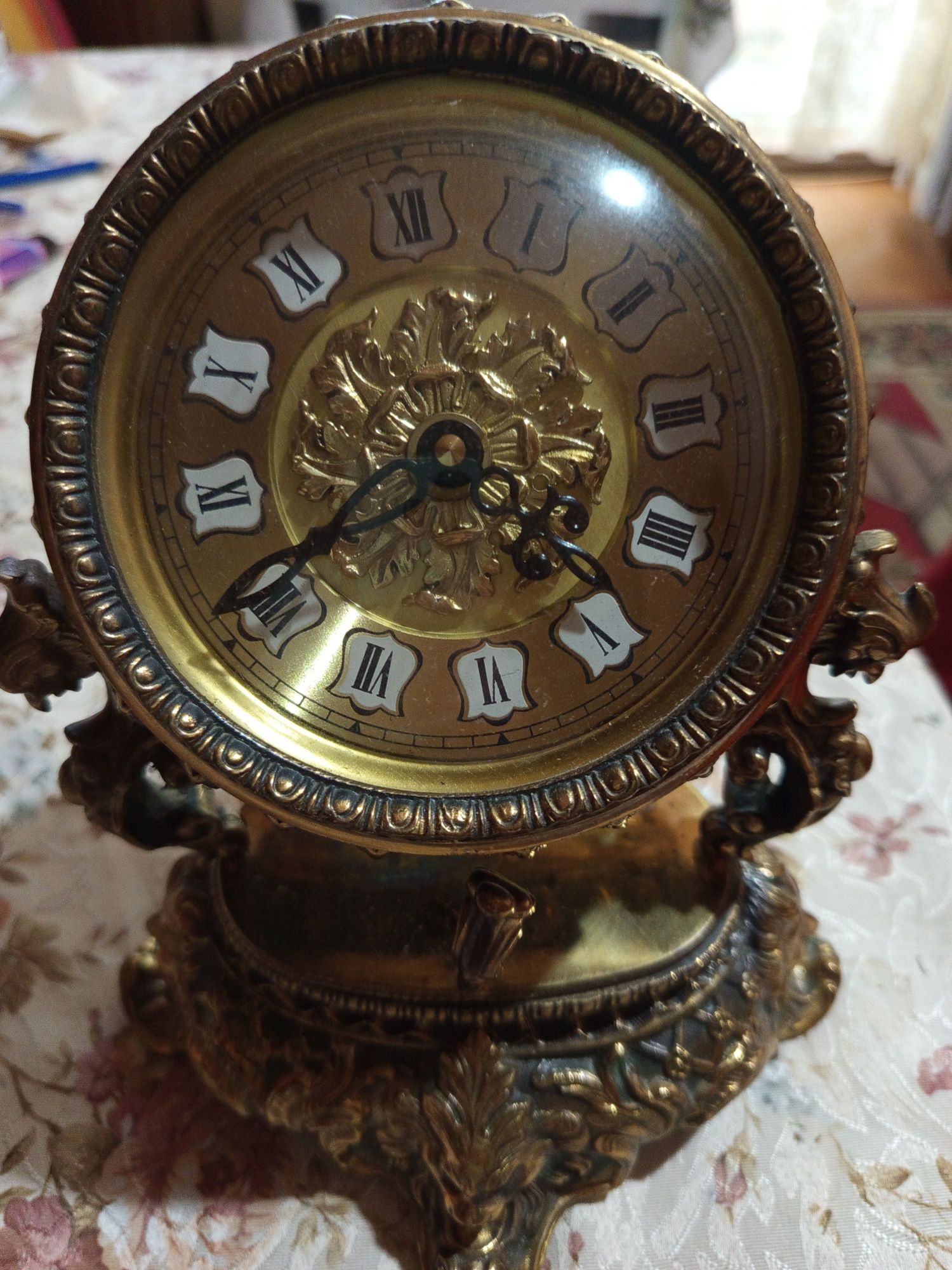 Vind ceas vechi ornamental
