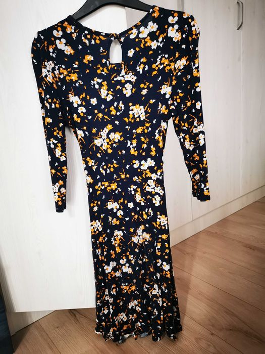 Rochie colorata cu cordon în talie și mânecă lunga