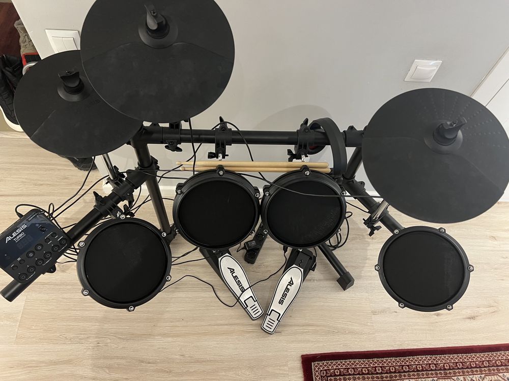 Электронная ударная установка Alesis TURBO MESH KIT