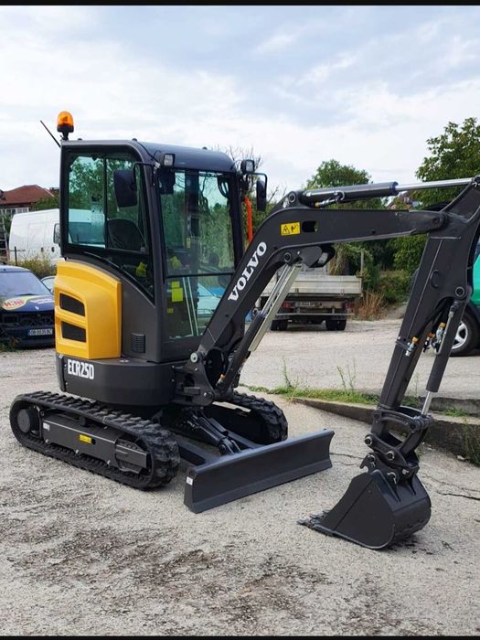 Услуги с мини багер и хидравличен чук