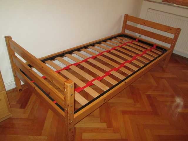 Pat de o persoana din lemn masiv