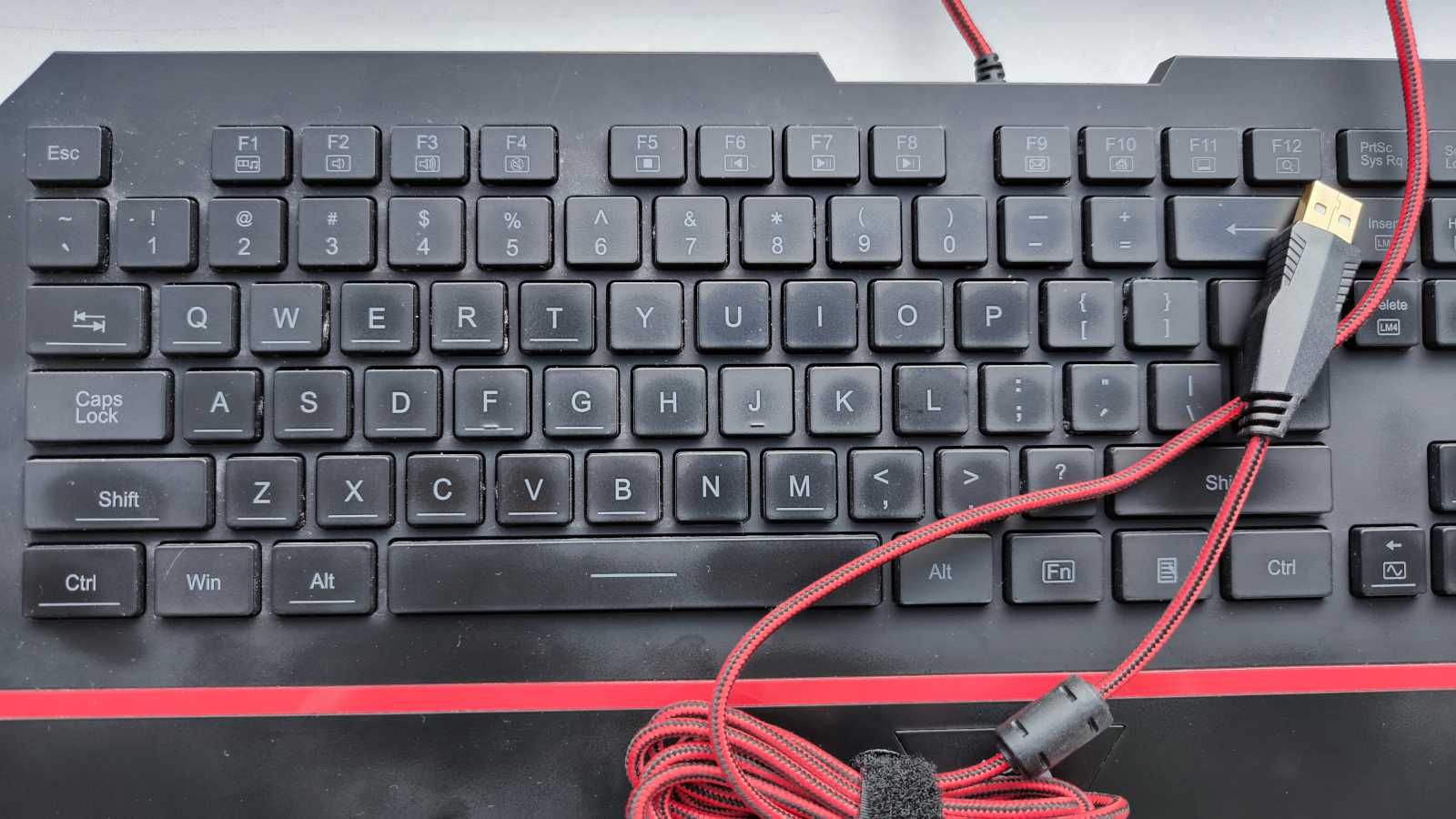 Tastatura gaming Redragon Karura 2, iluminare RGB, taste slim