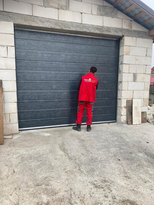 Distribuim la cel mai bun pret usi de garaj-TRANSPORT GRATUIT