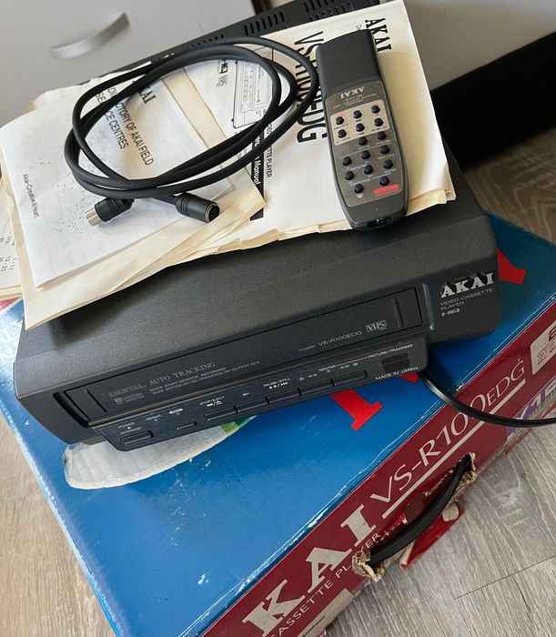 Video Akai model VS.R100