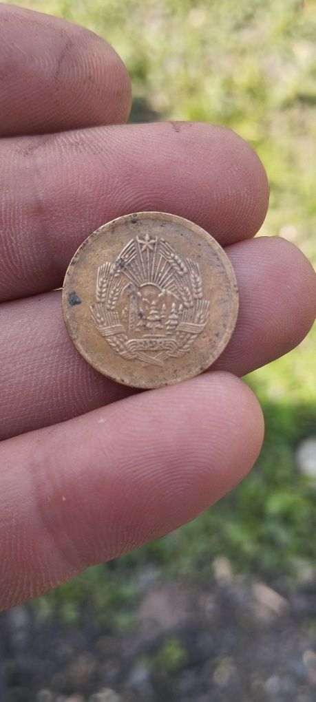 5 bani 1956 cu rpr pe ea