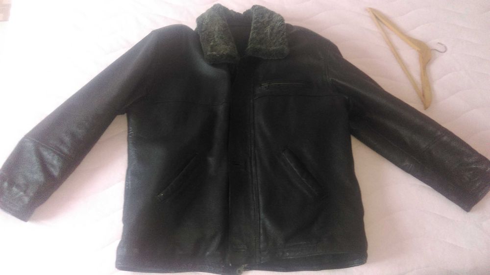 Кожено яке с подплата от вълна.Отлично състояние.