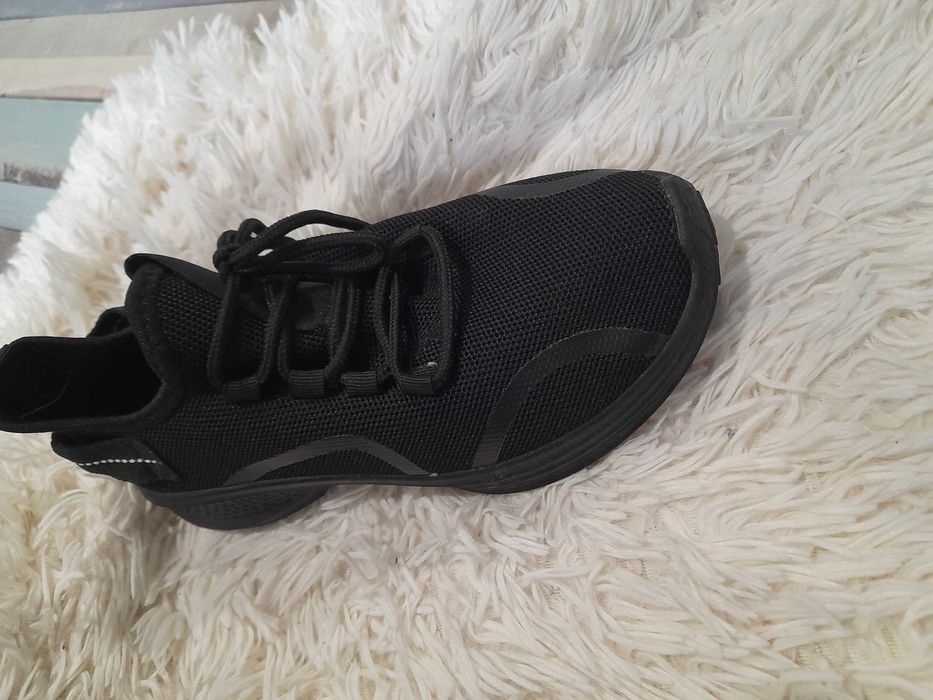 Дамски черни маратонки