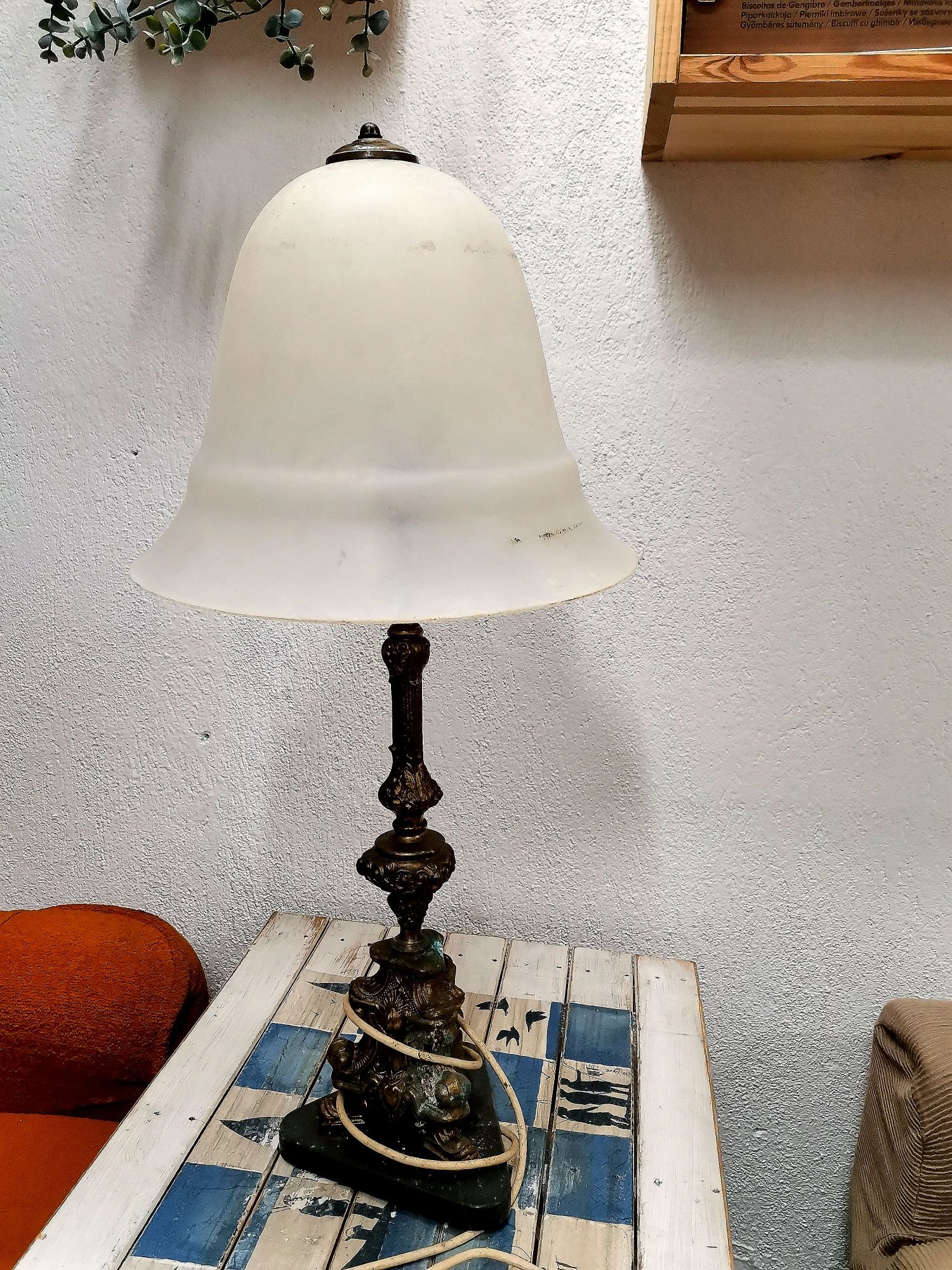 Масивна винтидж лампа