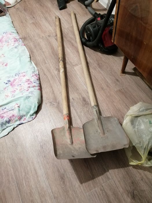 Лопата большая продам