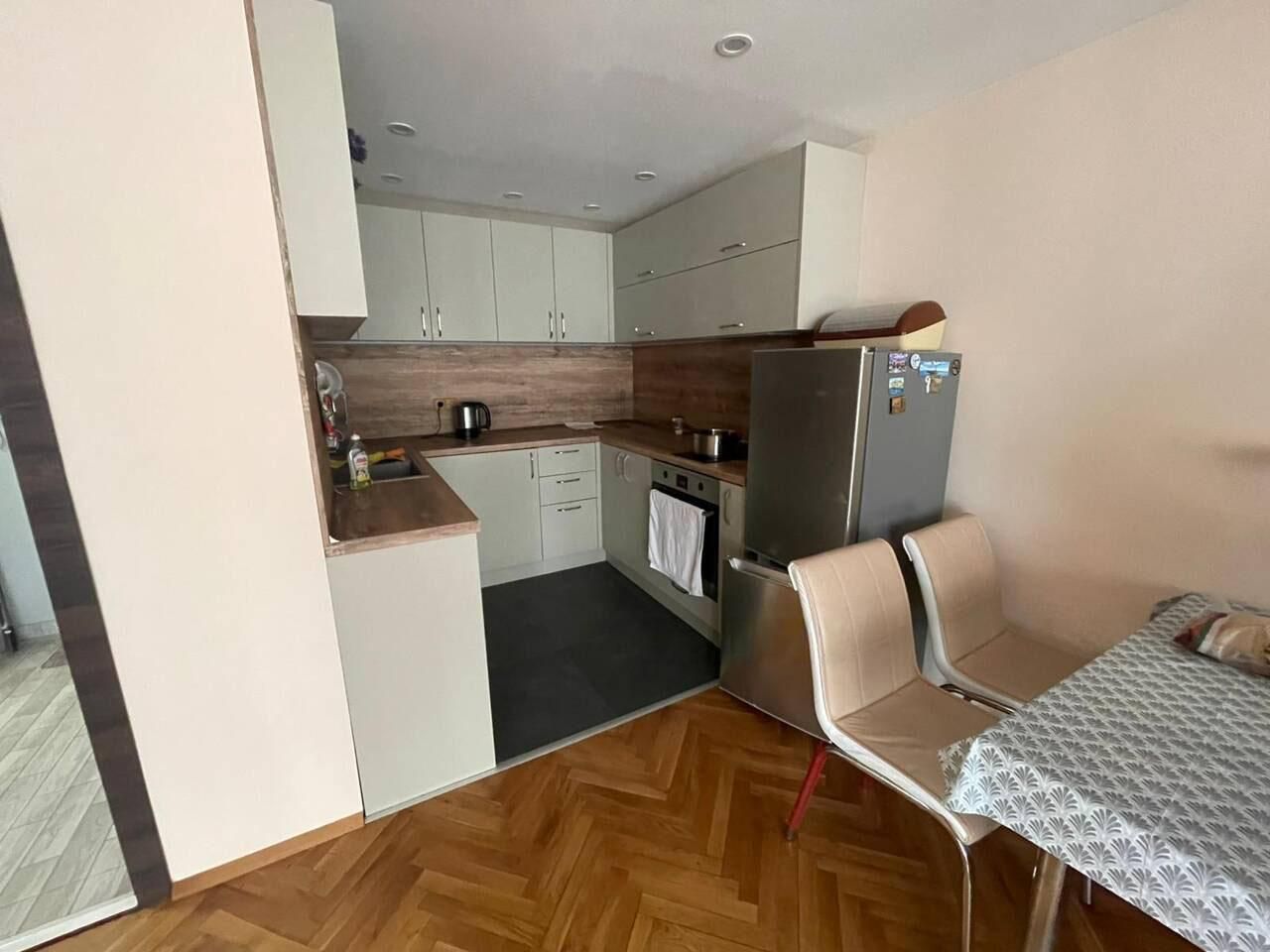 Дава се под наем Двустаен апартамент в Бургас, Център - 60 кв.м за 459 € - Снимка #1