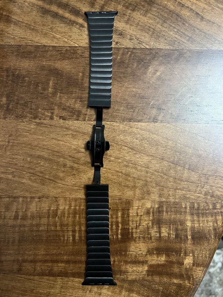 Черна каишка (верижка) от неръждаема стомана за Apple Watch 10 46mm