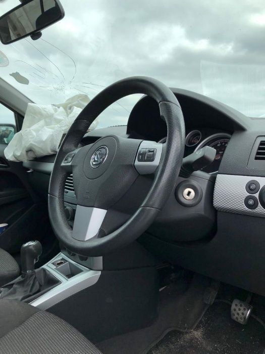 Dezmembrez Opel Astra H - 1.9 cdti