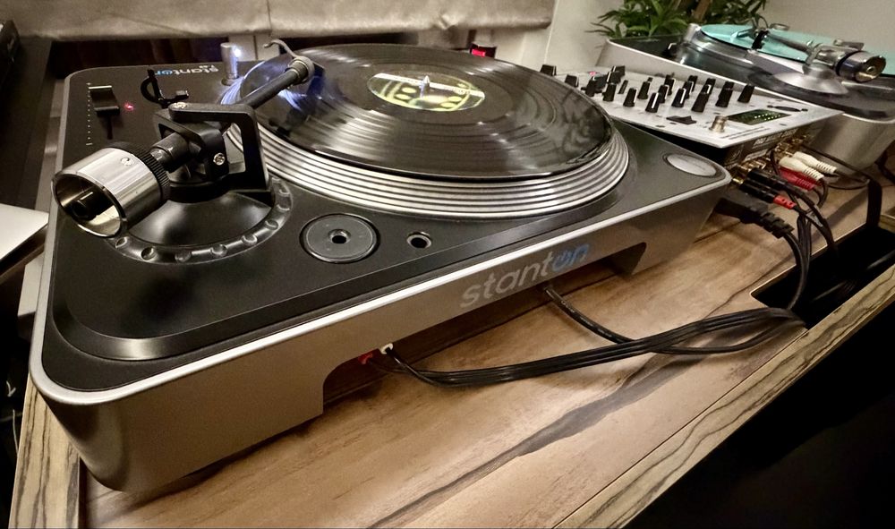 Turntable Stanton T62 si T60 + mixer Behringer DX626 setup DJ ca nou