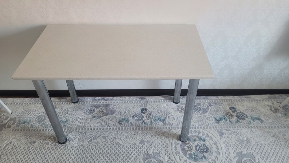 Продам кухонный стол