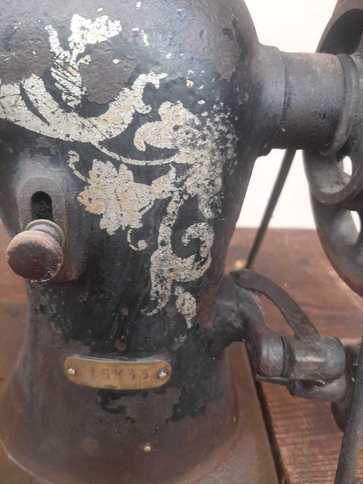 Mașină de cusut Singer 16k33