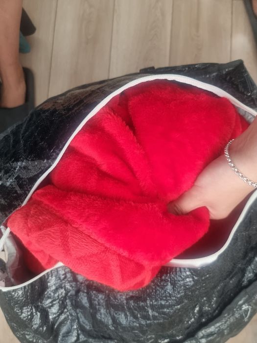 Червено дебело одеало