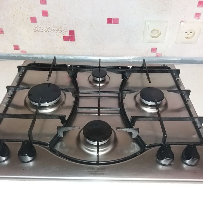 Продам газовую плиту, духовку, вытешку одного бренда Notpoint ariston