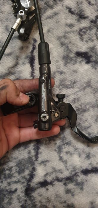 Vând frana shimano xt deore