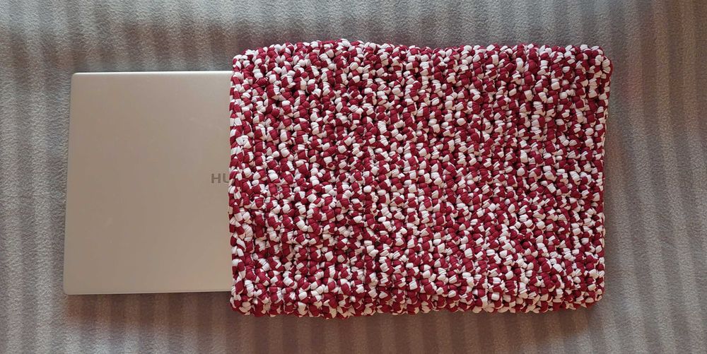 Husă laptop croșetată