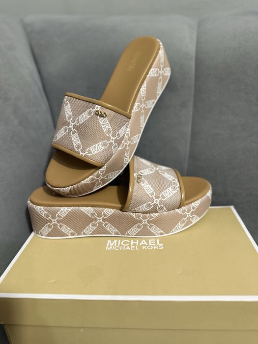 Чехли MICHAEL Kors