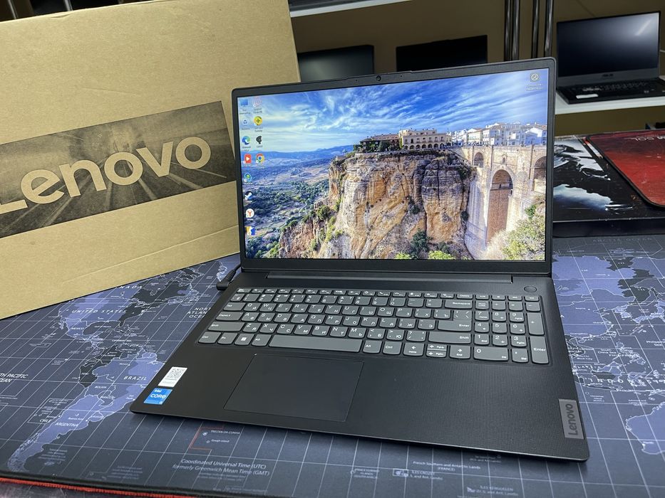 Lenovo V15 - Core i3-1215U/8Gb/SSD512Gb